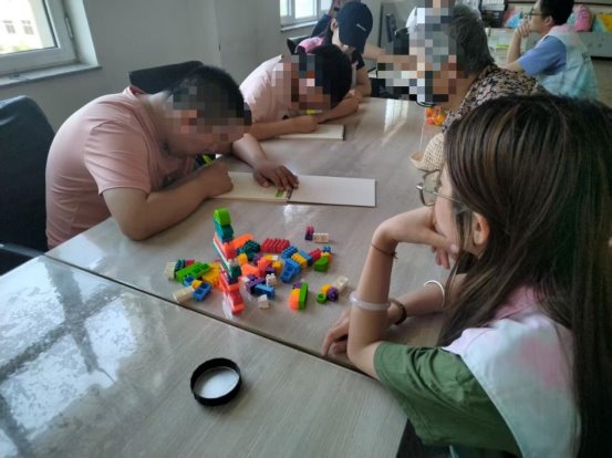 耕星计划团队:以积木与画笔为桥,点亮自闭症儿童的“星光宇宙”
